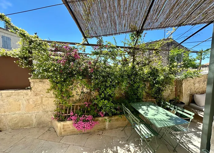 Maison De Village